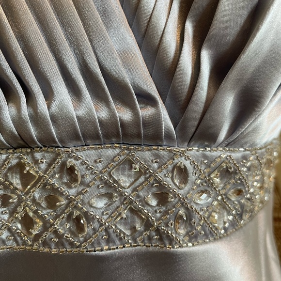 🔥SALE🔥 David's Bridal Satin Silver V-neck Waist Beaded Dress Gown size 2 - Picture 9 of 13